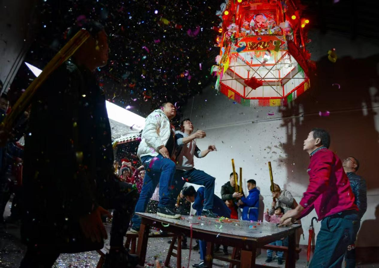 �ڱ�������������ף���У��������������������ܷ��߹�ͼ